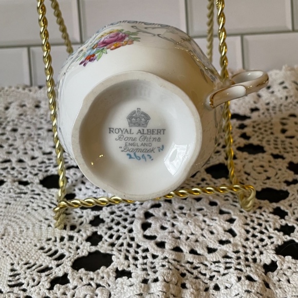 Vintage Royal Albert England Bone China Tea Cup ans Saucer Damask 2693 - Picture 12 of 13